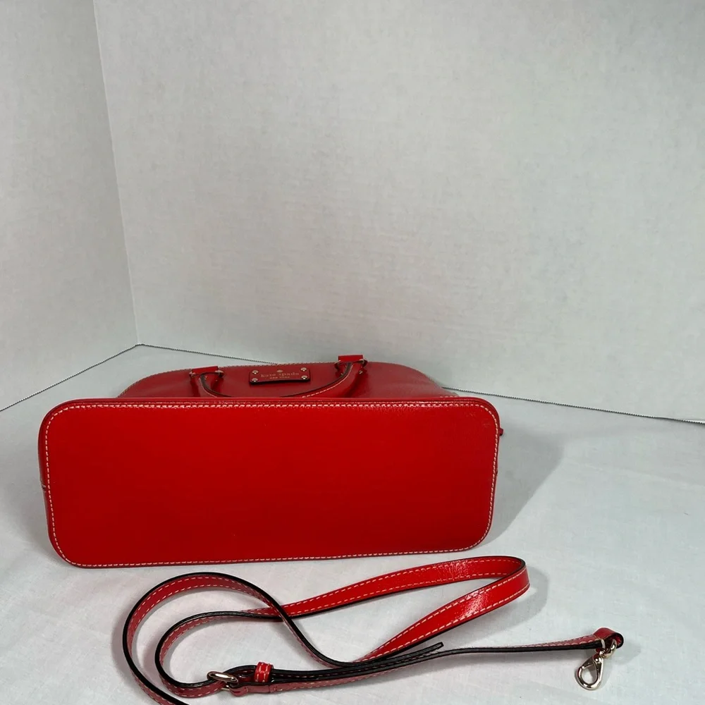 COPY - Kate Spade bag with zipper top. Excellent condition. - Picture 6 of 10